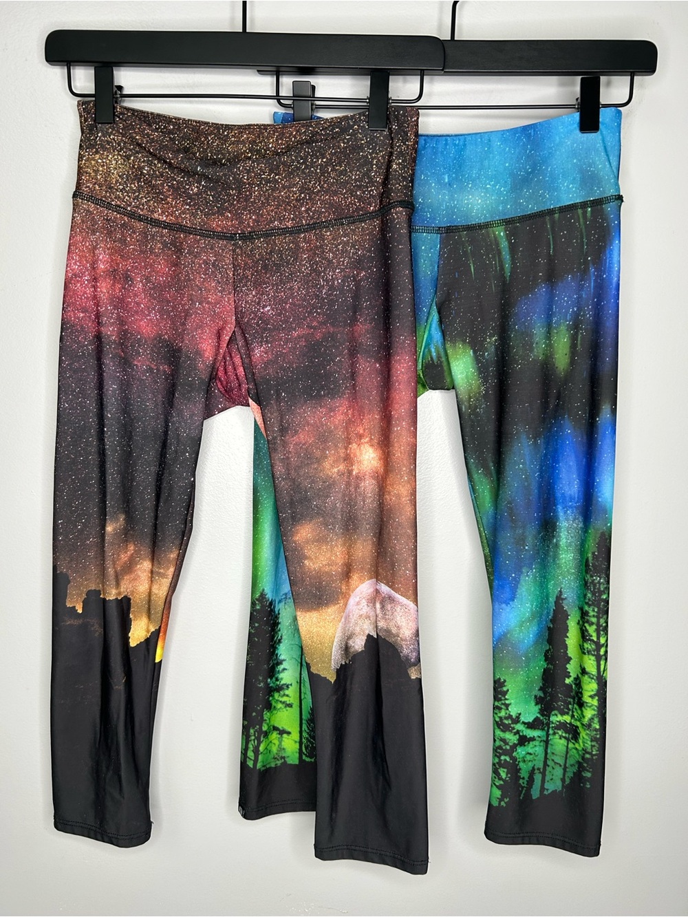Onzie Capri Graphic Print Leggings 2 Pairs Size XS